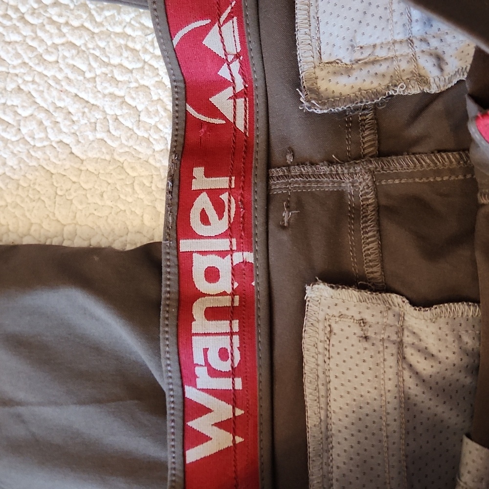Wrangler Outdoor Performance Flex Fit Duo Dry Relaxed Fit Cargo Khaki Pants - Picture 7 of 10